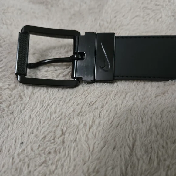 Nike Black and Reversible Men's Belt 42-44 - Picture 2 of 4